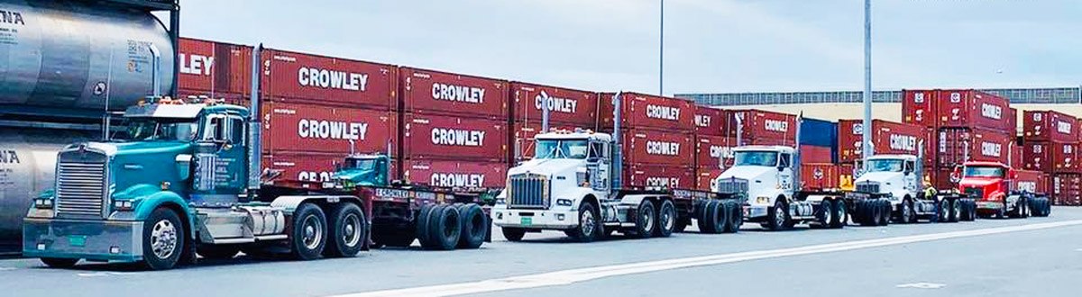 JK Trucking Fleet recogiendo carga en puertos